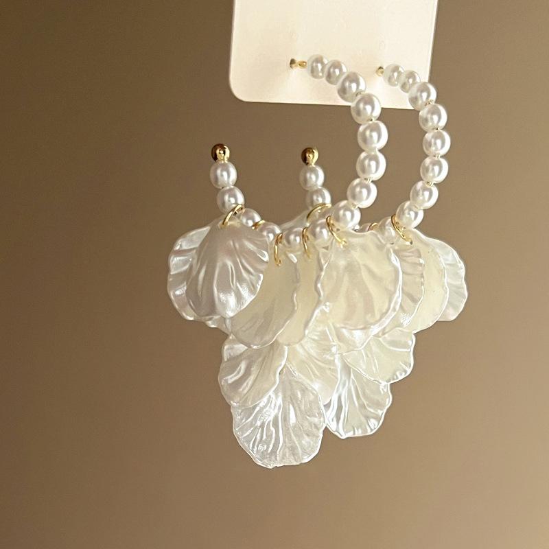 Silver needle pearl petal fringed earrings French niche temperament earrings fashion high sense versatile earrings women