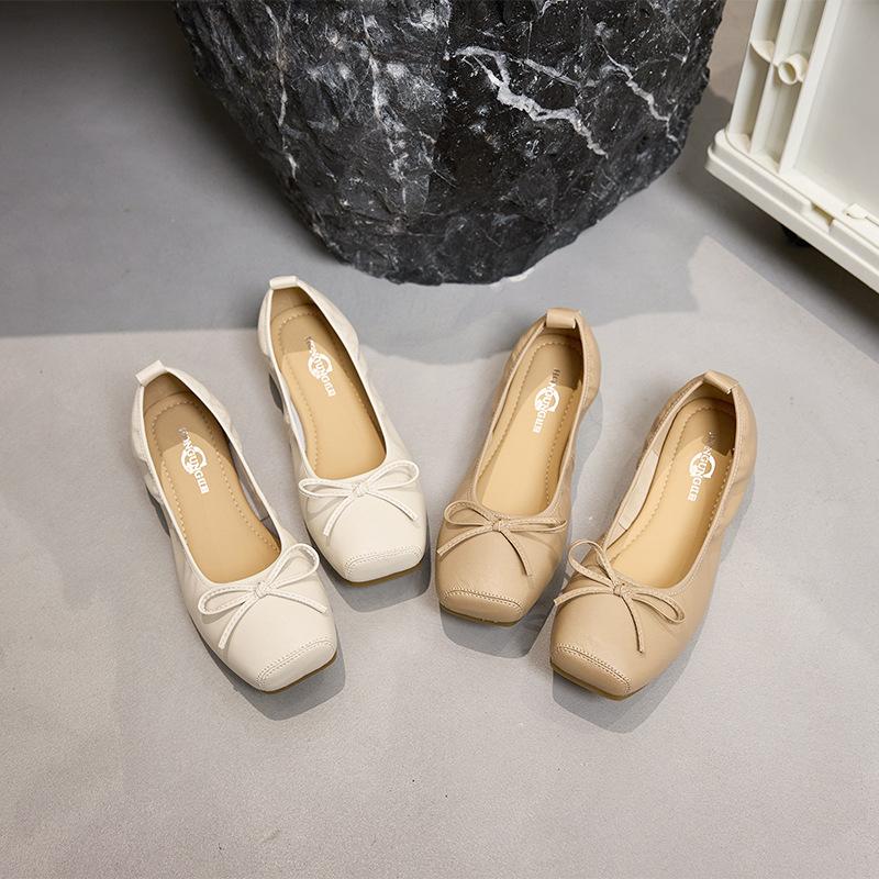Summer and autumn new comfortable mother shoes soft sheepskin thick heel single shoes square head folds light mouth grandma shoes beige