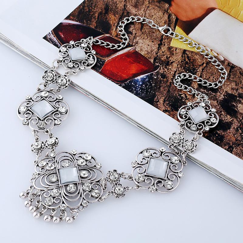 Vintage European Alloy Geometric Necklace With Rhinestone Embellishments For Unisex Gift Occasions