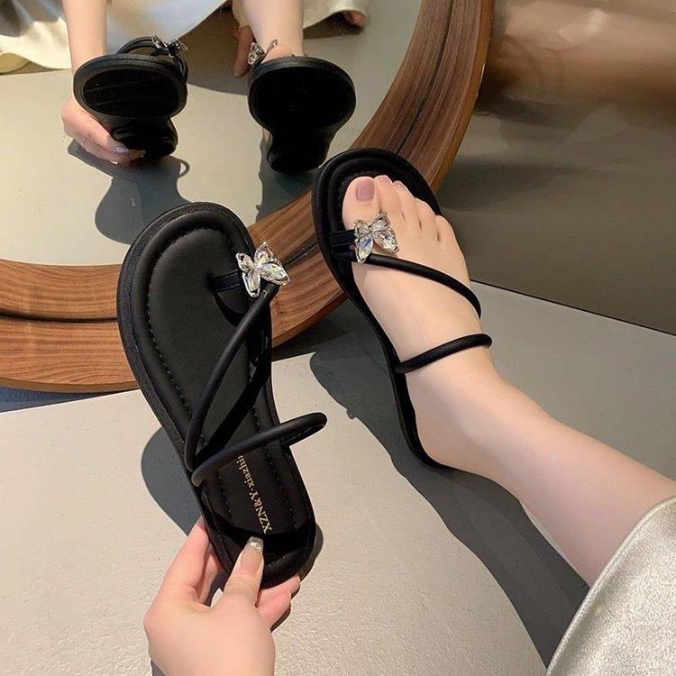 Französische Zehen-Cool-Slipper mit flachem Boden für Damen-Sommerbekleidung 2025 neu, wunderschöne Strasssteine mit Röcken, römische Strandschuhe