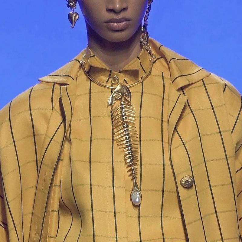 European-American Inlaid Diamond Fishbone Pendant Choker – Exquisite High-End Clavicle Necklace