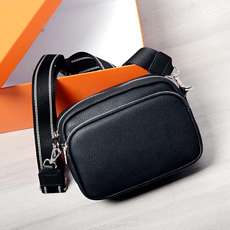 A Fashionable and Niche Single-shoulder Crossbody Bag with Multiple Layers of Exquisite Small Square Bag