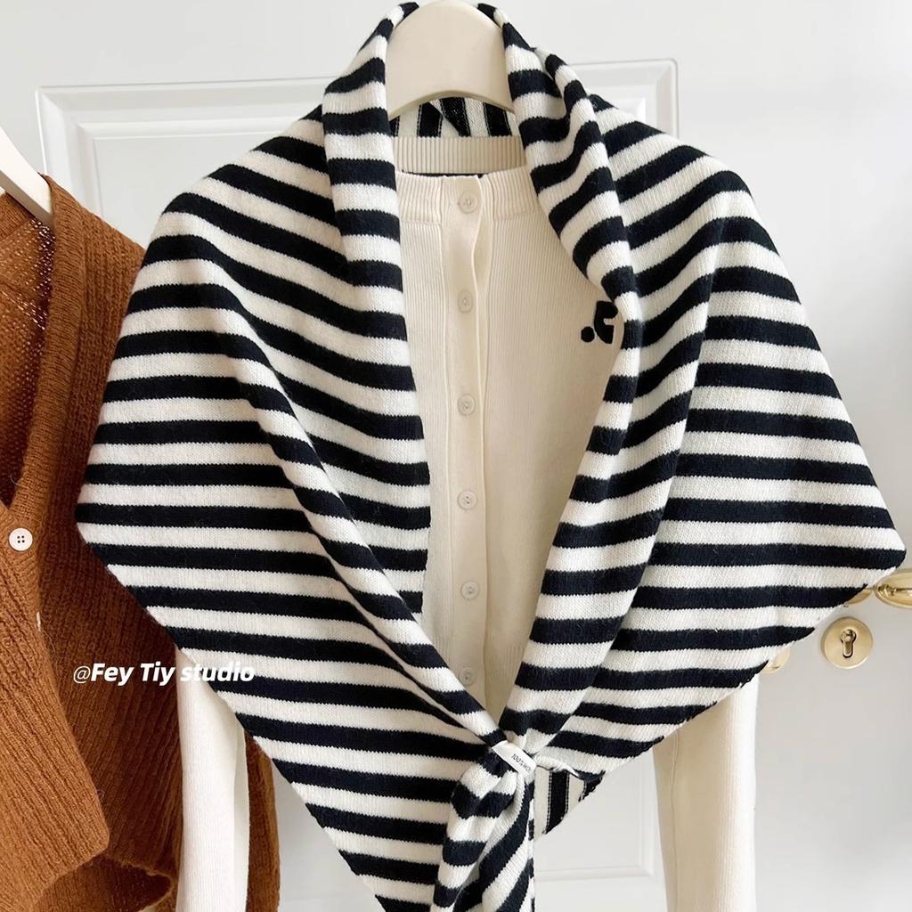 Exquisite The Shawl Is Versatile and Available in Multiple Colors. Women Can Wear A New Intellectual Knitted Cardigan for Autumn Winter with A Scarf