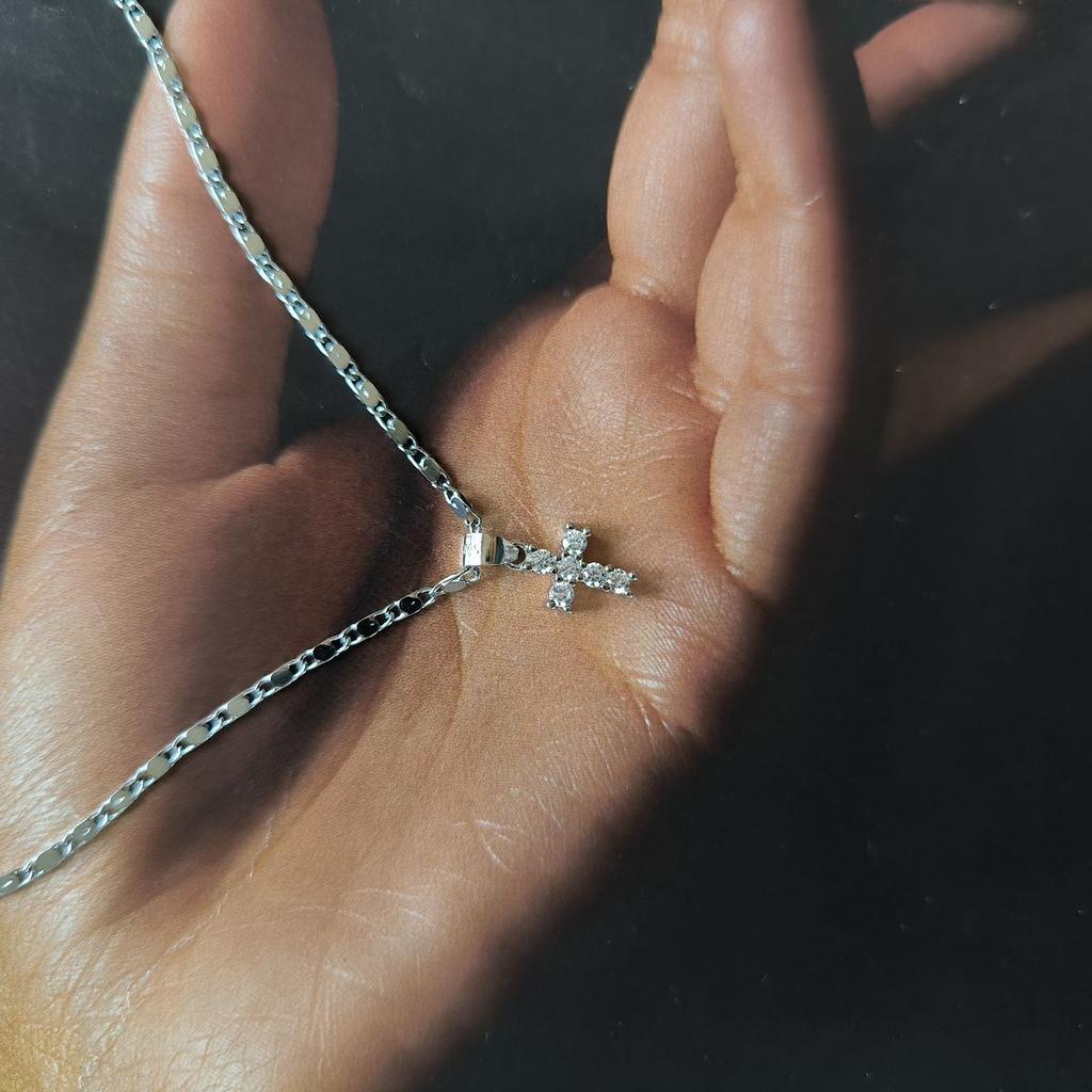 Серебряный крестик с фианитами (2192978)