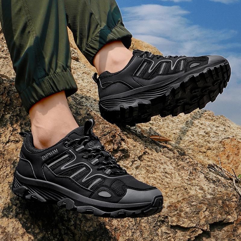 Outdoor Large Size Breathable Hiking Shoes for Couples Mesh Upper Wear Resistant Rubber Outsole Low Cut Synthetic Leather