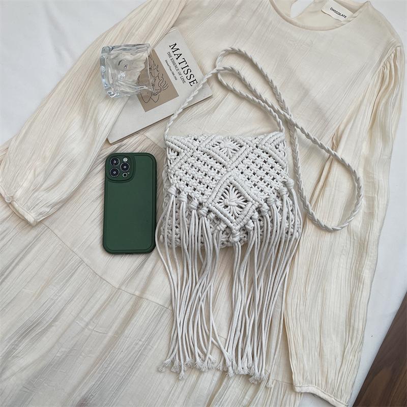 Seaside Beach Straw Bag Women's Vintage Woven Shoulder Bag Tassel Hollow Crossbody Bag