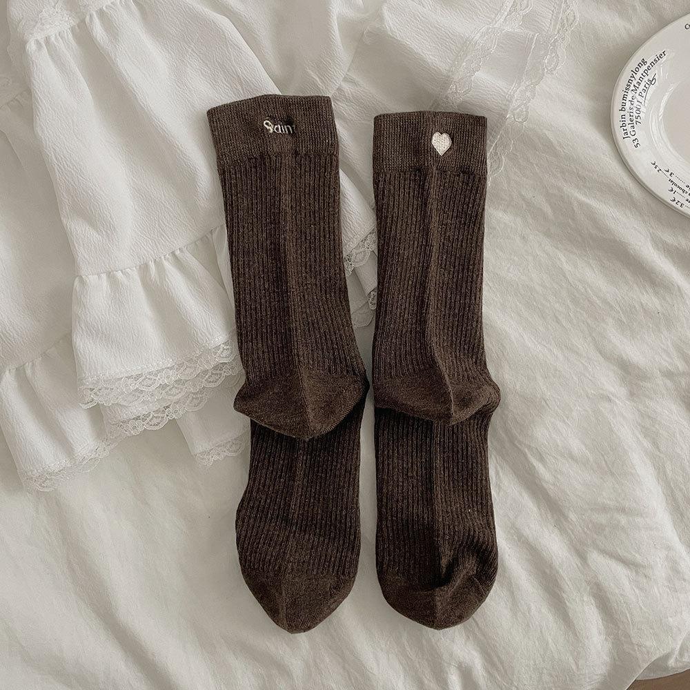 

Heart-shaped AB Embroidered Socks for Women in Autumn and Winter, Followed By Letter Cotton Long Socks, Slightly Pressed Mid-calf Pile Socks 1 pair колір темно кави