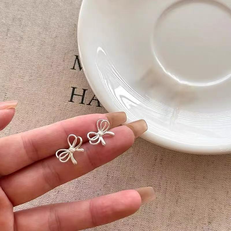 Raising Ear Holes, Small Stud Earrings for Women, Simple, Sweet, Small and Fresh Earrings, Niche Design, Versatile Earrings