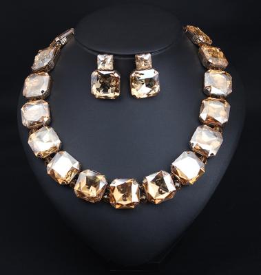 Halsband & Hängen – Halsband