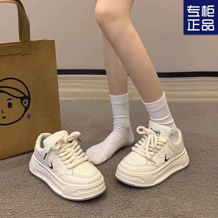 Muffin thick-soled velvet little white shoes women's 2025 winter new versatile niche board shoes casual women's shoes ins tide