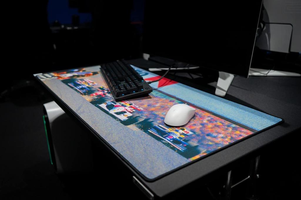 The Mousepad Company Limited Time Item Mousepad Company DuraGlyde®Fabric (L,)Hungarian)