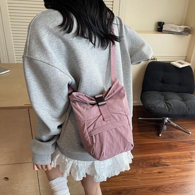 Casual and Lightweight Mobile Phone Bag Casual Sports Messenger Bag Men's and Women's Trend Versatile Portable Sports Bucket Small Bag
