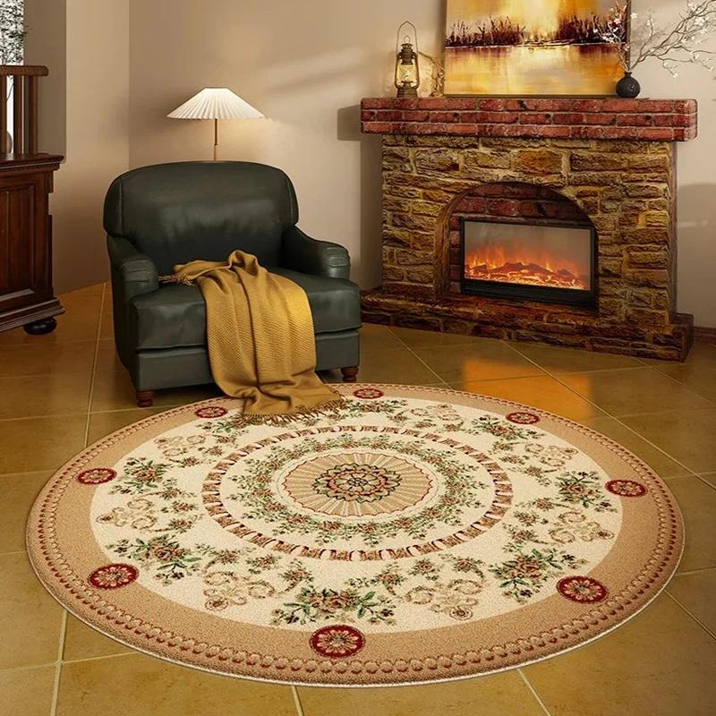 Runder Teppich mit vintage floralen und geschwungenen Mustern in mehreren Farben, eleganter europäischer Stil, weiche, langlebige Bodendekoration