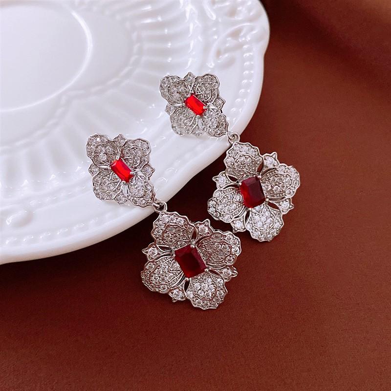 Náhrdelník s květinou z vsazených diamantů a retro náramek s náušnicemi - Evropský a americký styl Klíční kostní řetízek Špičkové šperky