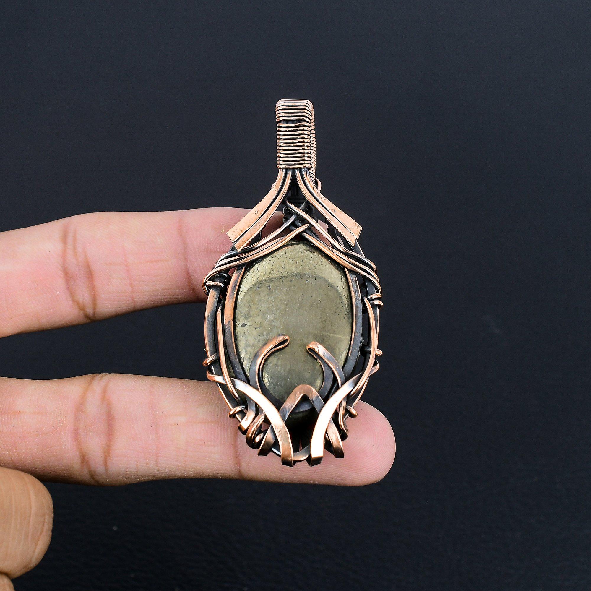 

Золотой кулон из пирита апачей, украшение, обернутое медной проволокой 999 пробы, кулон с драгоценным камнем, подарок для нее, изящное украшение ручной работы 2.55 Inches