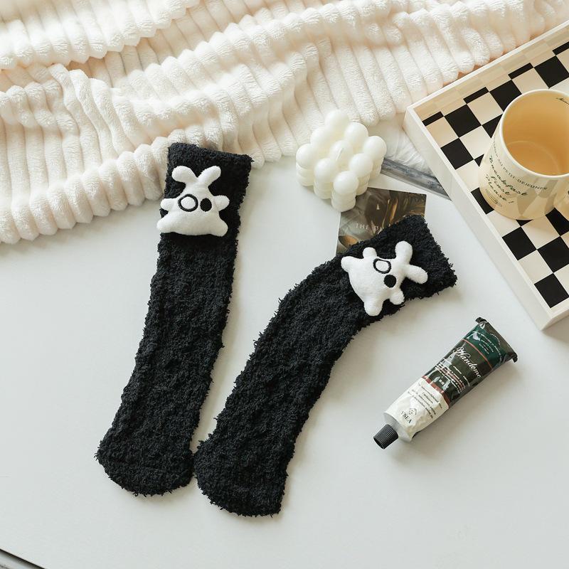 Women's Black and White Coral Fleece Non-Shedding Mid-Tube Socks – Thickened, Plus Velvet, Perfect for Autumn/Winter Home Comfort