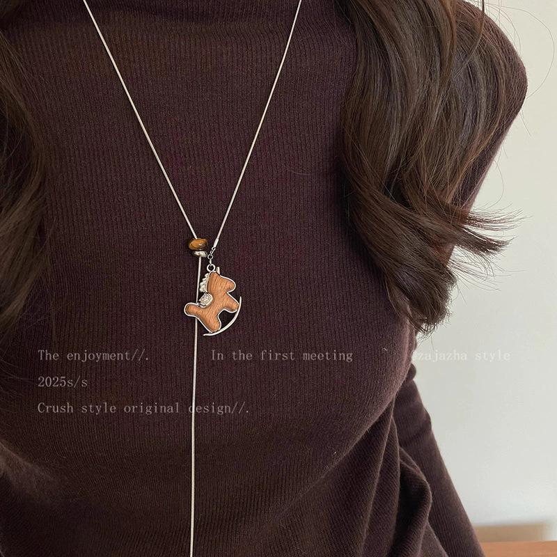 Retro Wooden Pony Pendant Necklace Women's Autumn and Winter Light Luxury High-end Long Sweater Chain Natal Year
