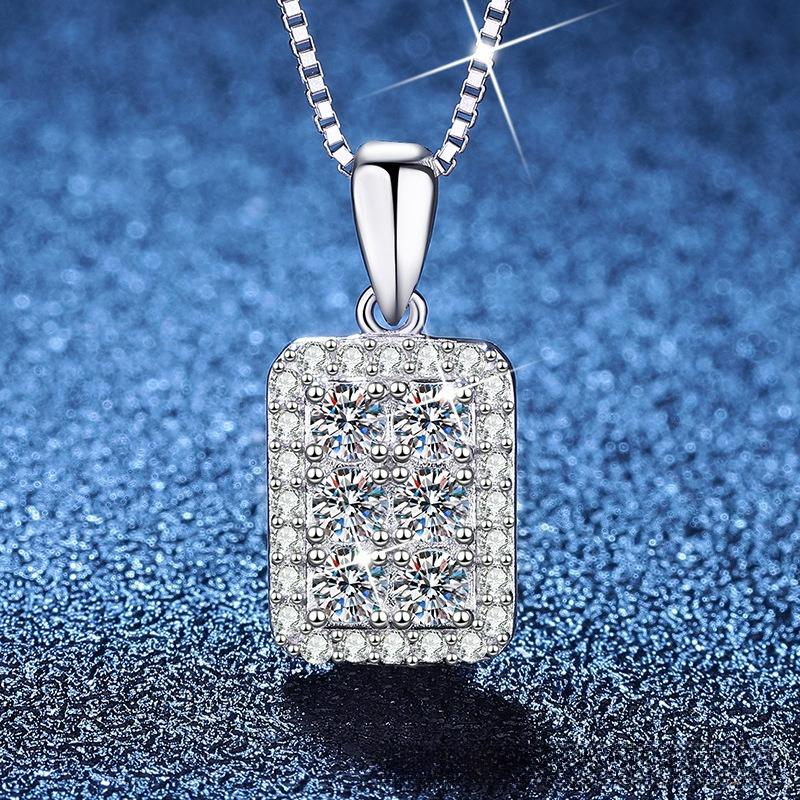 Platinum PT950 Gold Moissanite Necklace with Sparkling Diamonds, Simple and Luxurious, Niche Pendant, Collarbone Chain