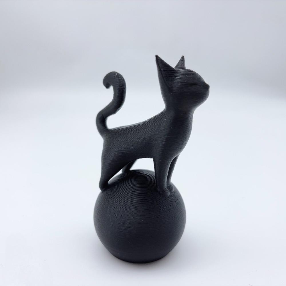 

Cat Sculpture on The Ball -3D Artistic Sitting Cat Statue, Minimally Black Decoration, Cat Spherical Base Decorative Ornament чорний