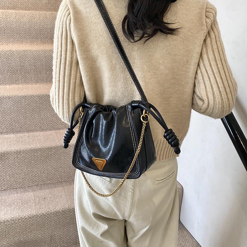 Ielgy Autumn Winter Retro Fashion One-Shoulder Messenger Bag Casual Chain Bucket Bag