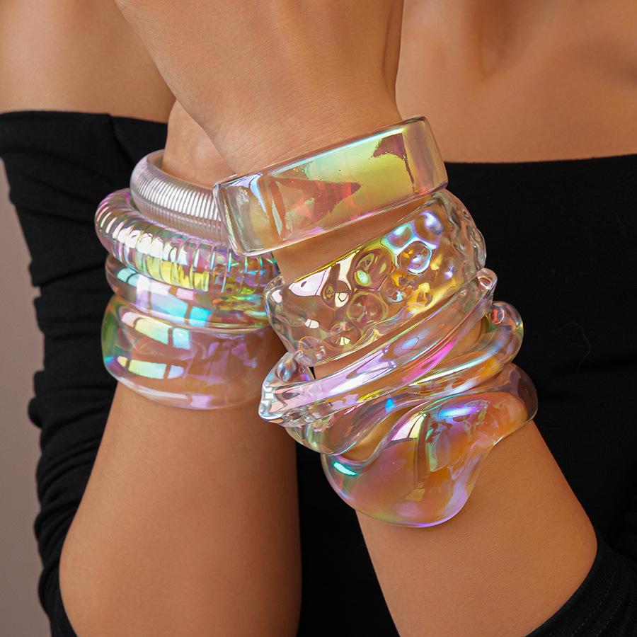 Bracciale Geometrico Acrilico Iridescente Esagerato: Gioielli Unici e di Alta Gamma per le Mani delle Donne