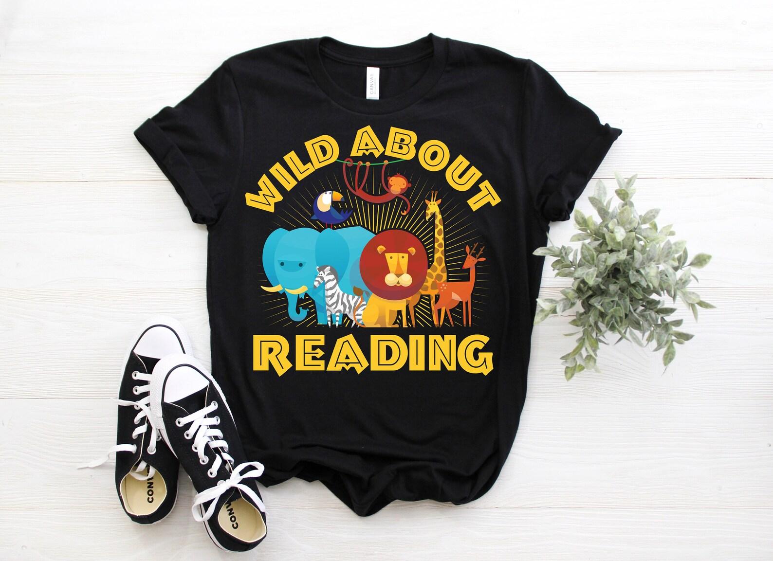 Wild About Reading Animals T-Shirt, Reader Gifts for Boys Girls, Zoo Trip, Zookeeper, Books Lover, Read Literature Librarian, Bookworms, 100