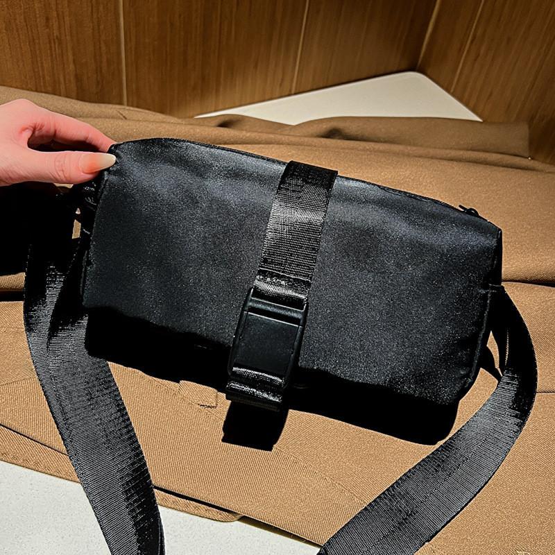 Trendy Oxford Cloth Pouch Bag In Chic Colors Perfect For Spring Outfits