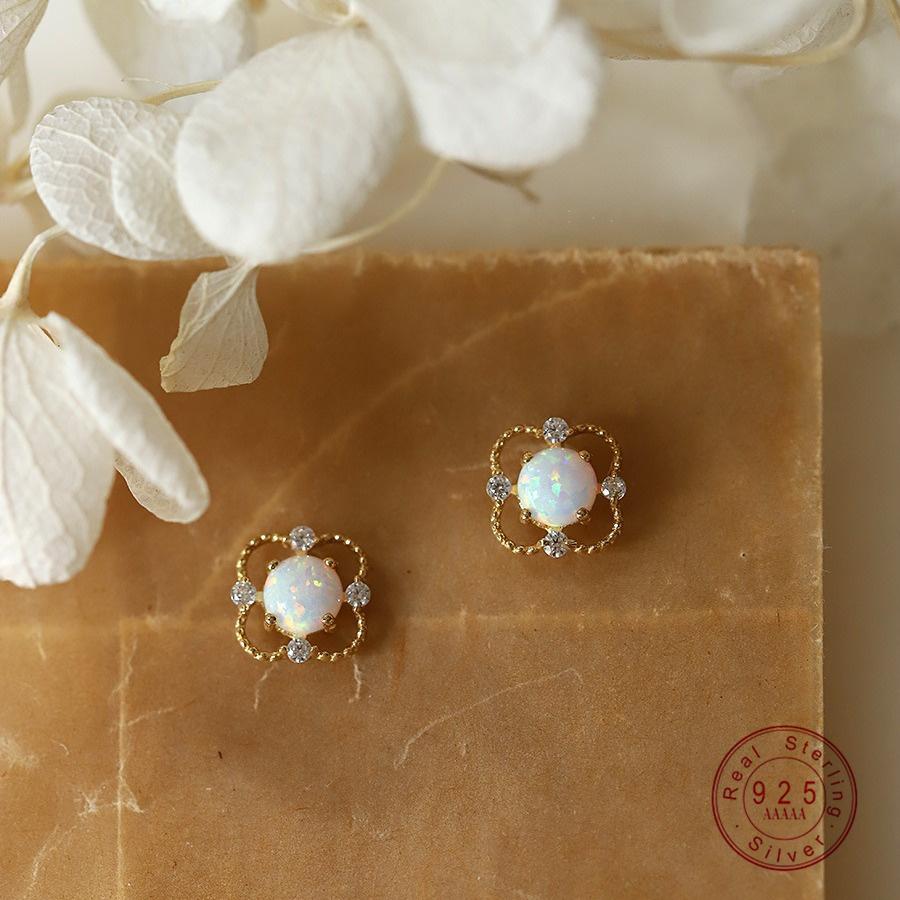 925 Sterling Silber Galvanisch Beschichtete 14K Gold Ohrringe für Damen Französische Imitation Opal Zirkonia Blume Leichter Luxus Ohrringe
