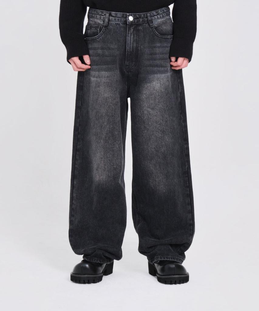 Dideobeulyueseui Washed Balloon Denim Wide Pants (Black)