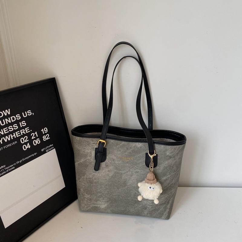 Large capacity tote bag women's autumn and winter new fashion shoulder bag college students class commuter bag underarm bag