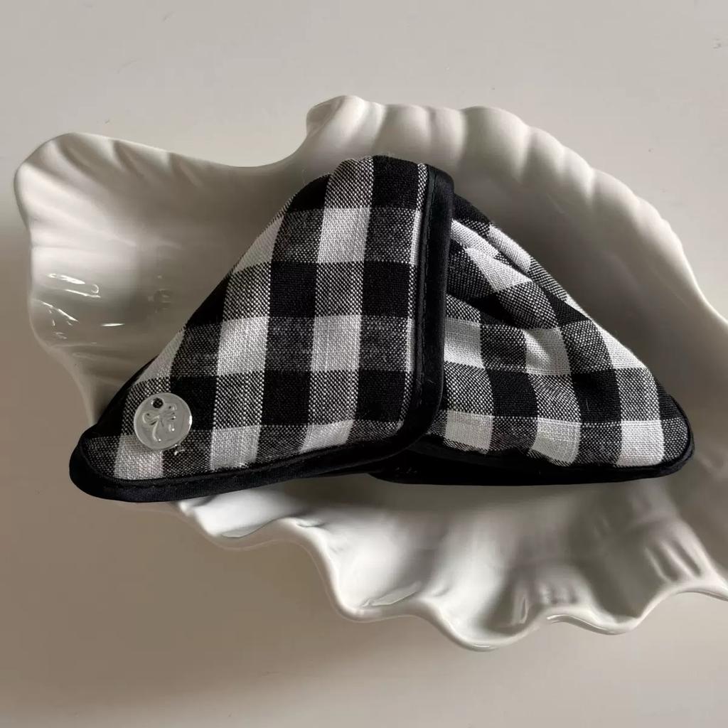 Korean Version Black White Grid Triangular Grab Clip Women Fashion Hair Clip New Retro Coiled Hair Shark Clip Simple Temperament
