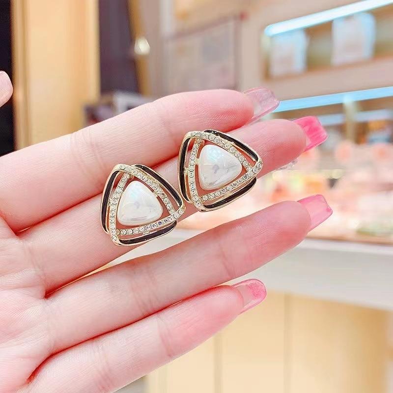 Hyperbole Triangle Imitation Pearl Crystal Black Enamel Stud Earring for Woman New Geometric Sweet Brincos Jewelry Orejeras Gift
