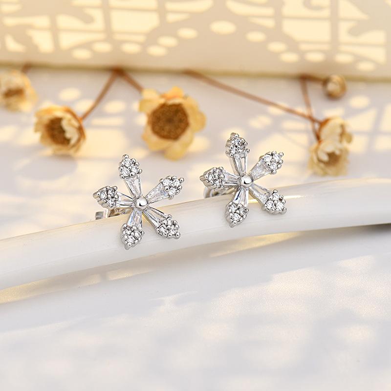 Small Flower Zircon Earrings for Women Simple, Small and Cute Little Fresh and Beautiful, Sweet and Elegant Earrings