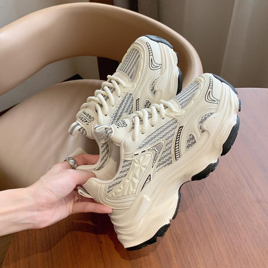 Grube podeszwy tatusiów buty dziecięce 2025 nowe popularne letnie cienkie siateczkowe oddychające siateczkowe buty podnoszące codzienne buty sportowe