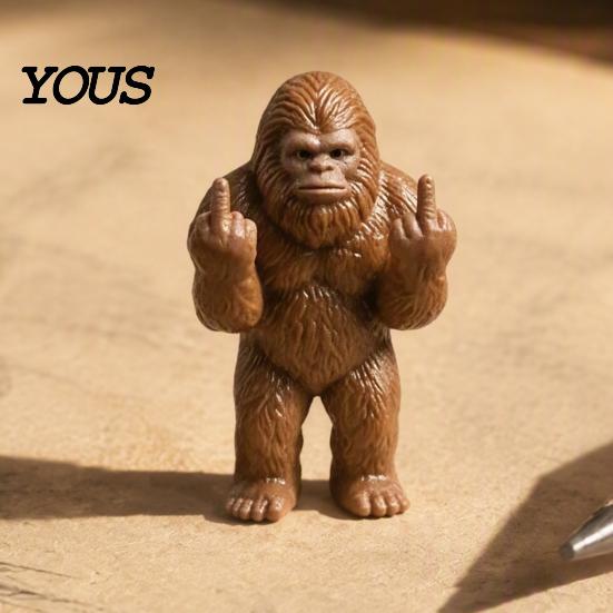 Miniature Resin Gorilla Ornaments Gorilla/Frog Figurine, Animal Ornament, Funny Gesture Statue Small Car Dashboard Accessories for Desktop Decor, Cute