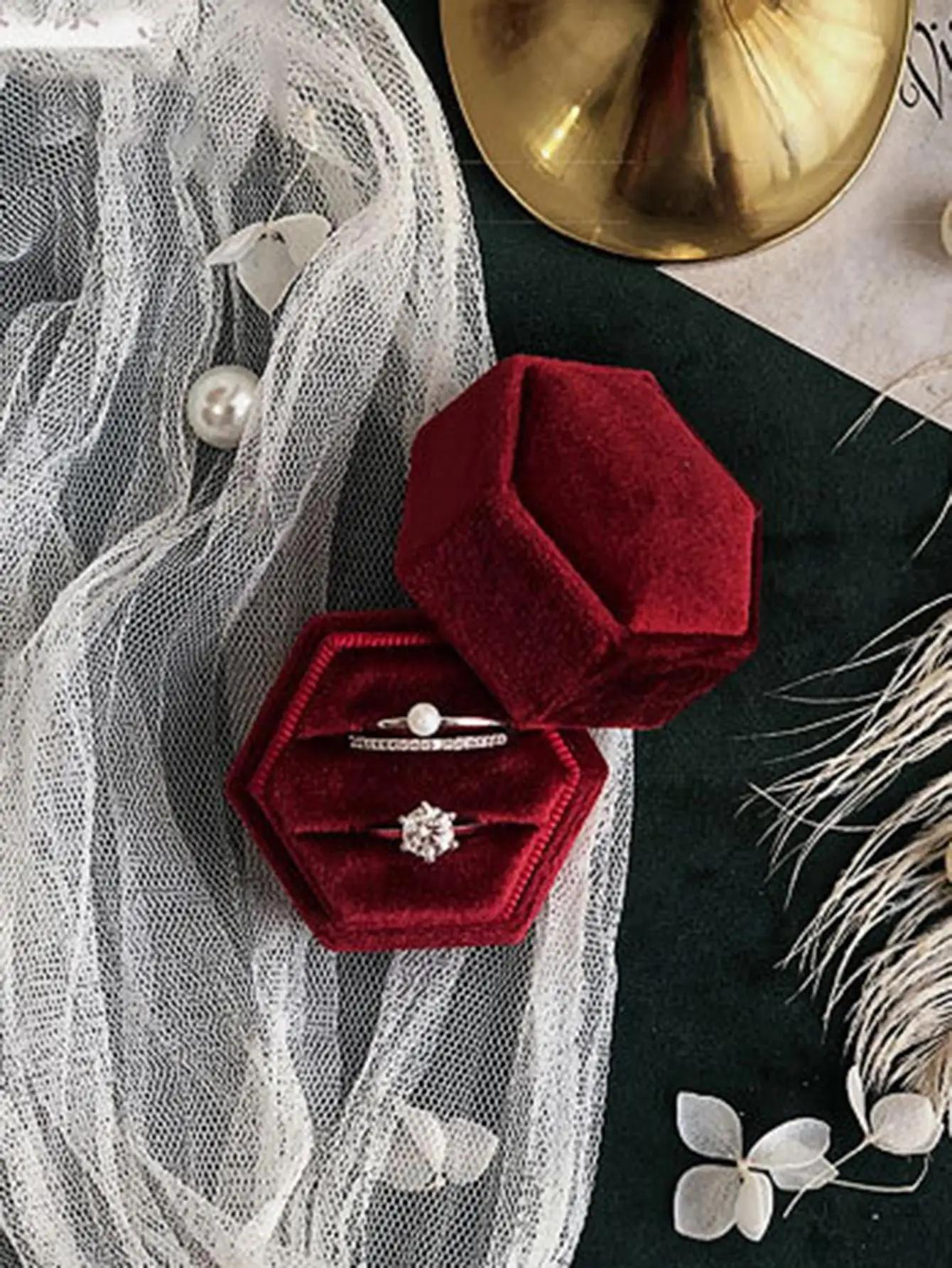 

1pc-Velvet Double Ring Box Hexagon Wedding Ceremony Ring Box with Detachable Lid Box красный
