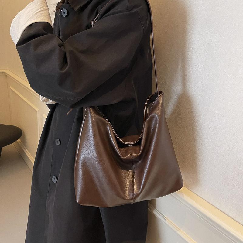 Autumn and winter casual retro soft leather multi-purpose shoulder bag women 2025 small fresh Korean version tote bag simple shoulder bag