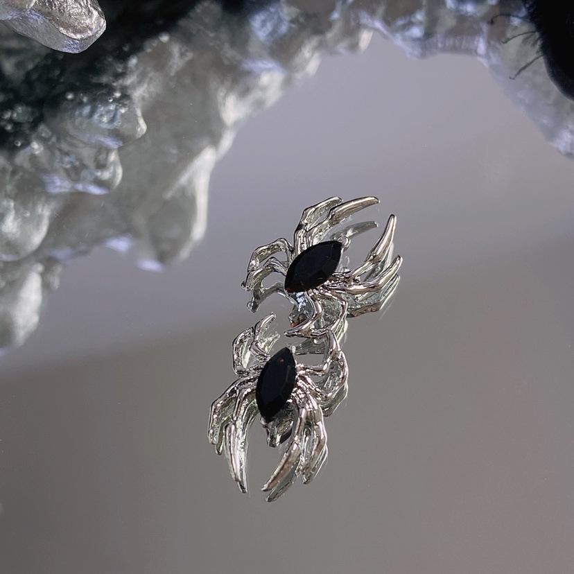 New Trendy Sweet and Cool Style Personalized Design Spider Stud Earrings, Silver Needle Niche Design Earrings Temperament Earrings