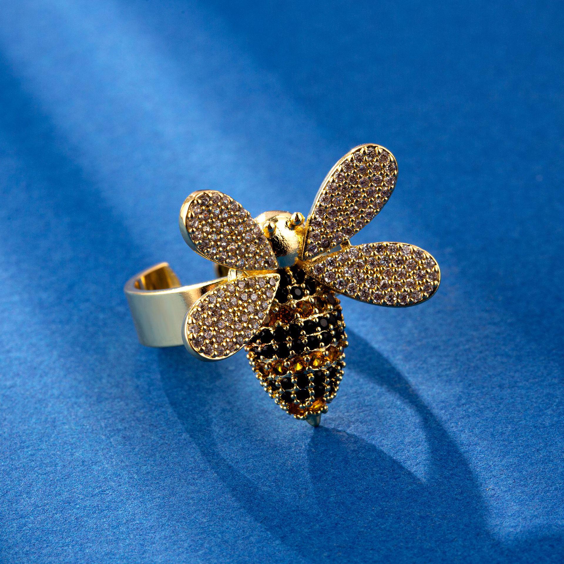 

Трансграничный набор пчелиных украшений: Элегантное колье и серьги из 14-каратного золота