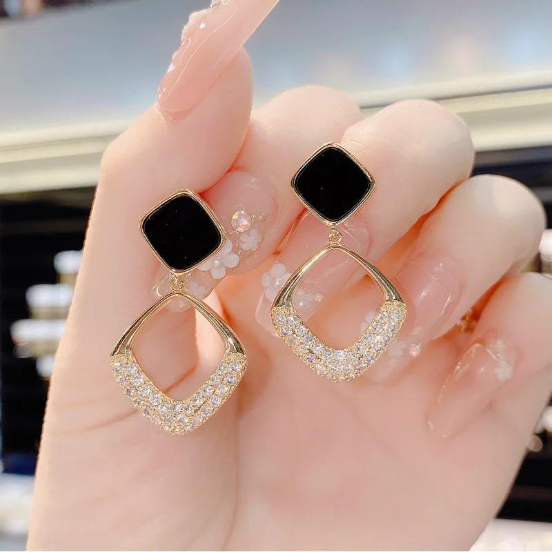 Simple Niche Women's Earrings Light Luxury Design Sense Geometric Diamond Earrings Temperament High-grade Sense of Earrings