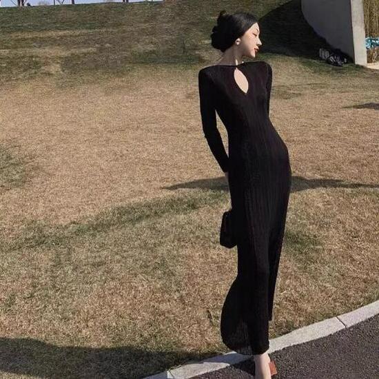 

Chic French Style Black Long-Sleeve T-Shirt Dress: Elegant, Slimming, and Timeless for Mature Women S