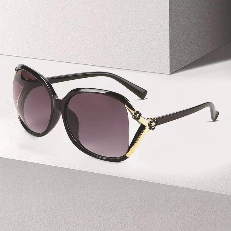 New Classic Vintage Driving Sunglasses for Women Luxurious Fashionable Camellia Hollow-out Women’s Sun Glasses UV400 Protection