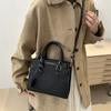 Temperament versatile high-end texture new fashion simple casual hand carry shoulder underarm bag messenger bag