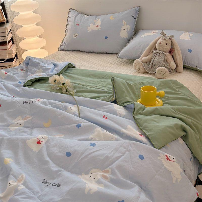 Floral Print Quilt Soft Skin-Friendly Breathable Summer Comforter With Ultrasonic Embossing Summer Machine Washable Bedspread