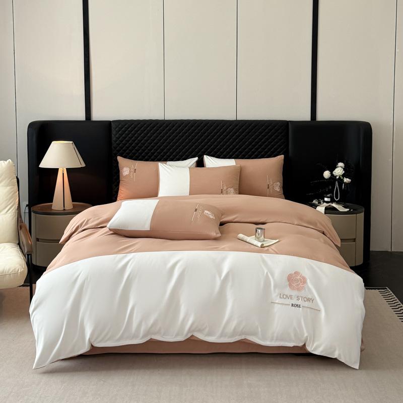 Lehký luxusní ledový hedvábný postelový čtyřdílný set oboustranný praný bavlněný vyšívaný povlak na přikrývku prostěradlo třídílný set