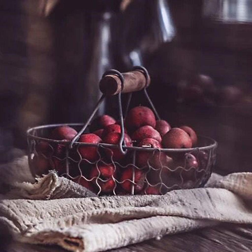 Kitchen Egg Storage Basket Creative Fruit Basket Retro Iron Multi Functional Vegetable Storage Container With Wooden Handle