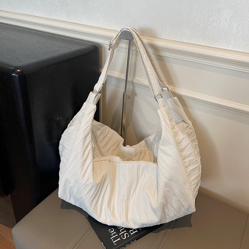 Dameveske i nylon med crossbody- og skulderstropp – Romslig reiseveske, avslappet hobo-veske, designstil, 2025-utgaven