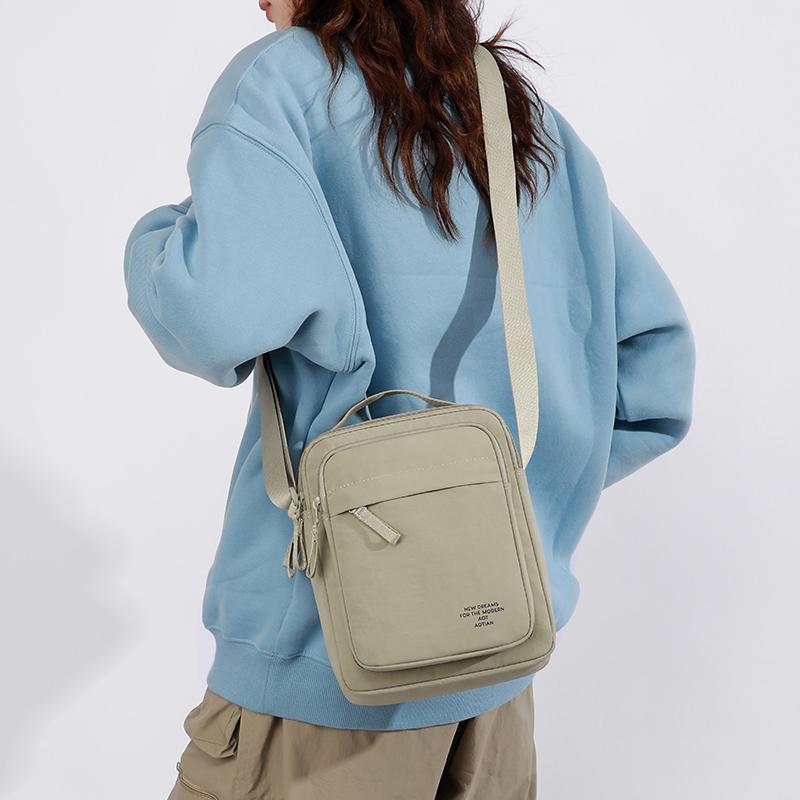 Men's Casual Lightweight Multi-layer Color Simple Outder Bag Women's Versatile Commuting Crossbody Bag
