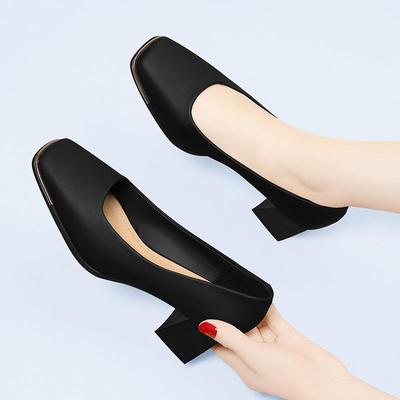 Scarpe col tacco alto con punta quadrata e suola morbida da donna, primavera 2024: scarpe eleganti e professionali per il pendolarismo