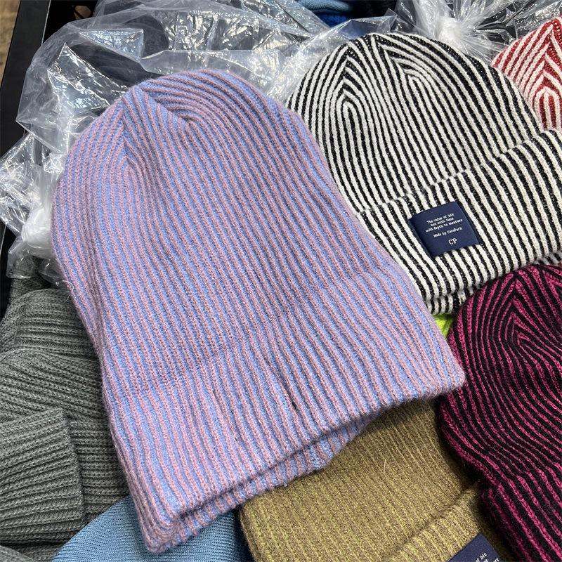

Winter new striped contrasting color knitted crimped pullover hat college style knitted warm cold hat M（56-58cm） червоний